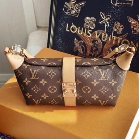 LV Pochette Mia