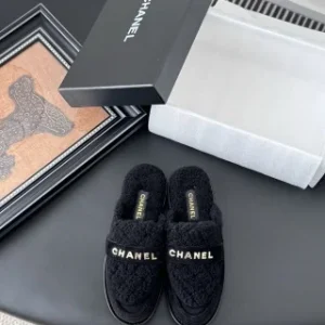 Chanel Autumn/Winter New Fuzzy Slip-On