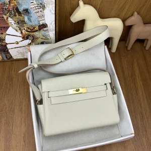 HERMES Kelly 25 Messenger Bag Togo Leather Milk White Gold Hardware