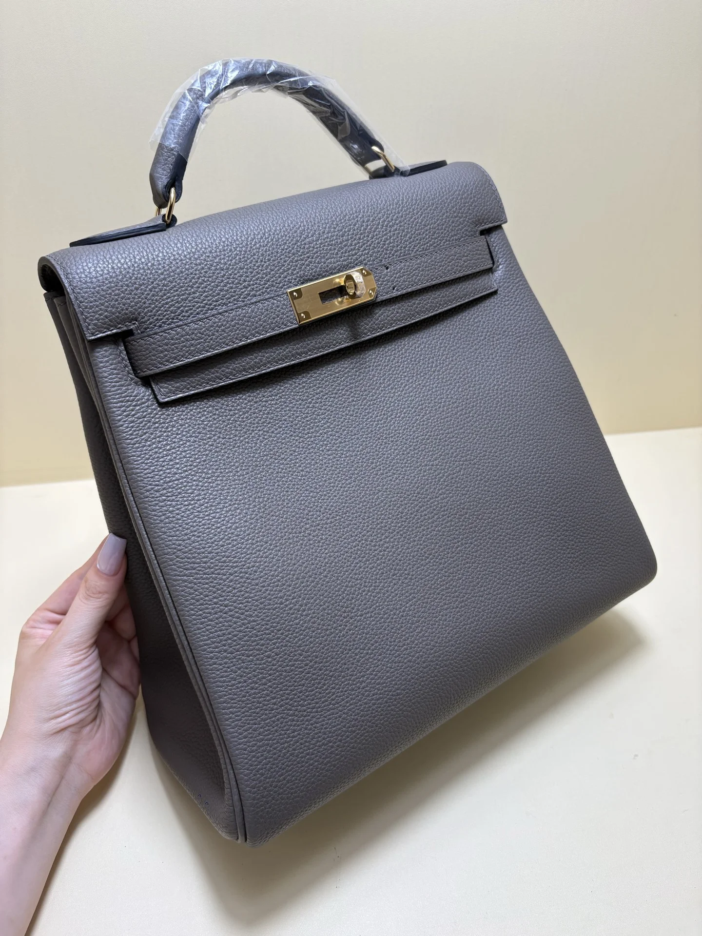 HERMES Kellyado Backpack 29x26x13 - Image 3