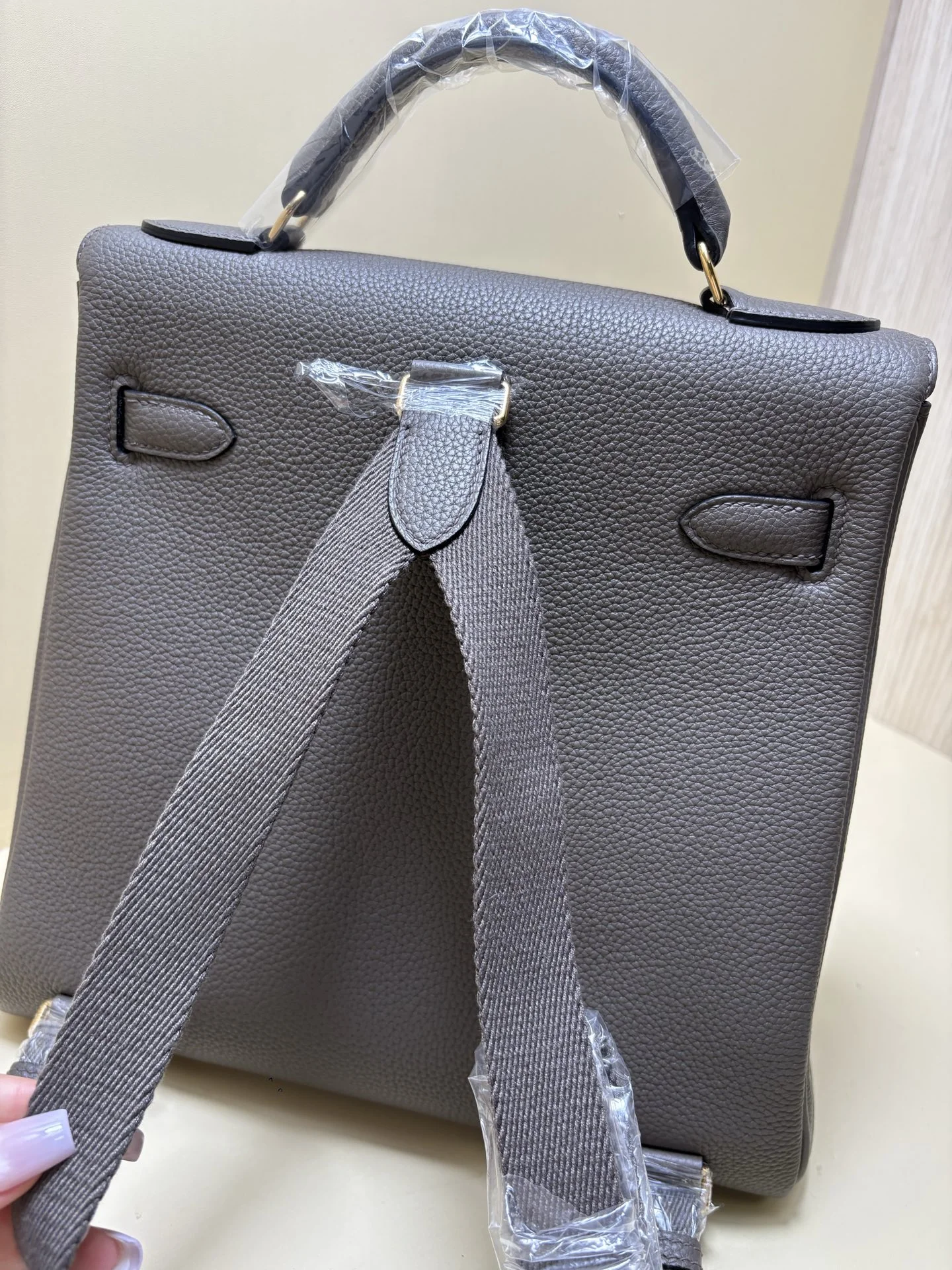 HERMES Kellyado Backpack 29x26x13 - Image 4