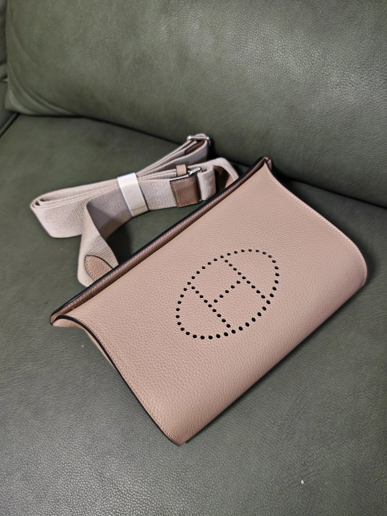 HERMES Messenger Bag 25cm Togo Leather - Image 4