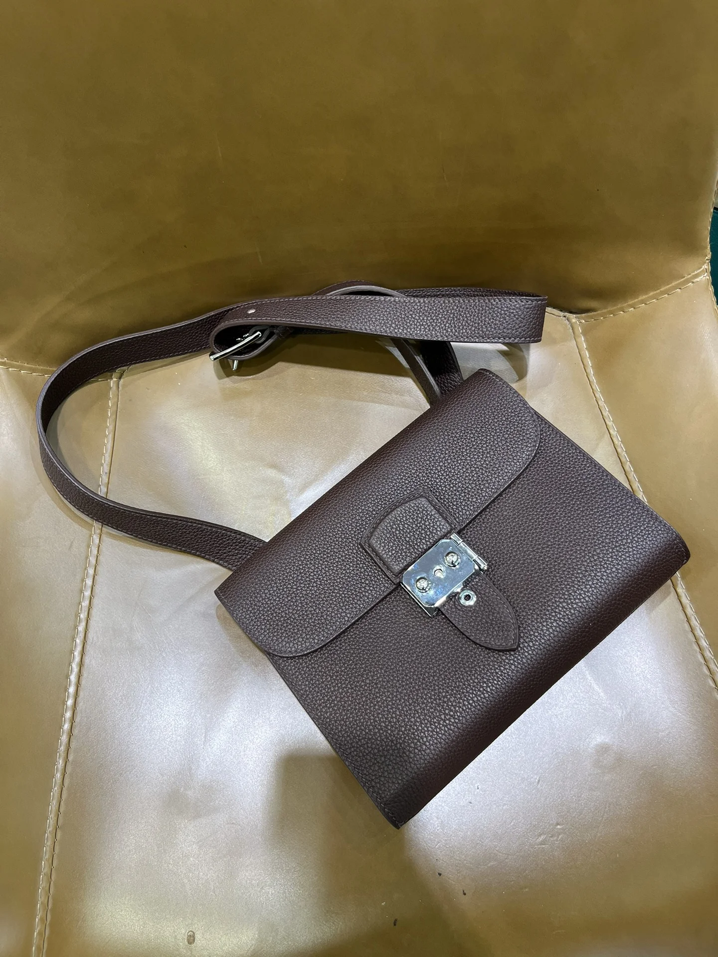 HERMES Messenger Bag 21cm Togo Leather - Image 4