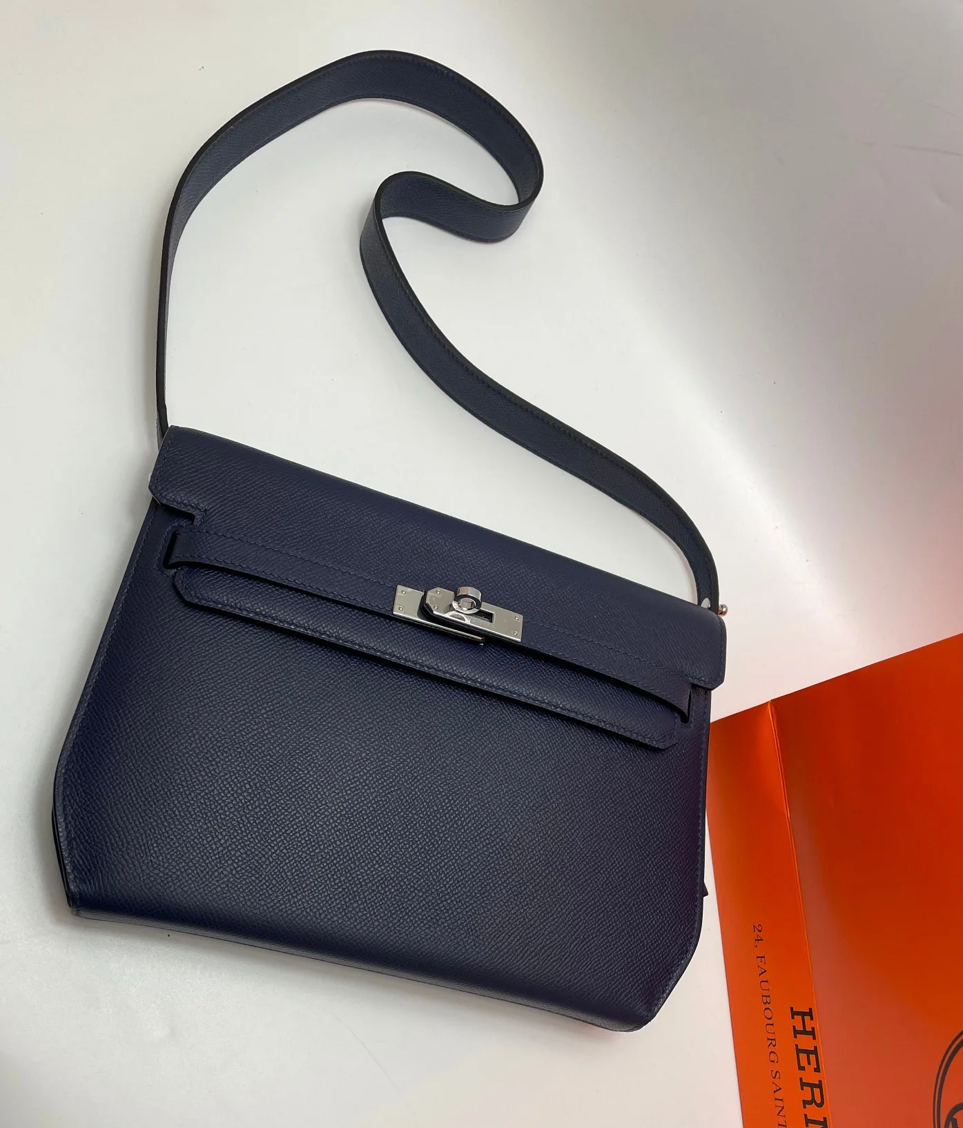 HERMES Handbag 25CM Cowhide Leather - Image 4