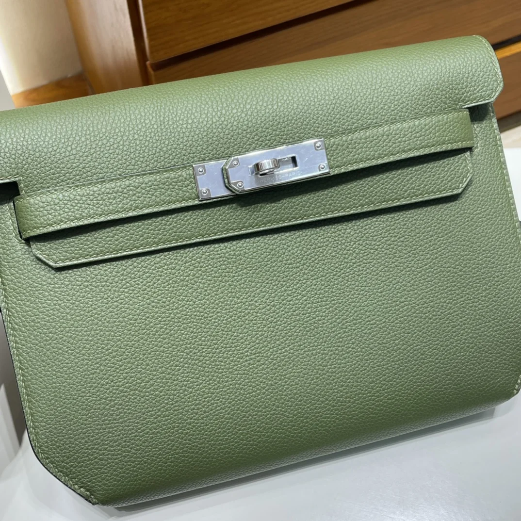 HERMES Kelly Depeches 25cm Togo Leather Jungle Green Silver Hardware - Image 4