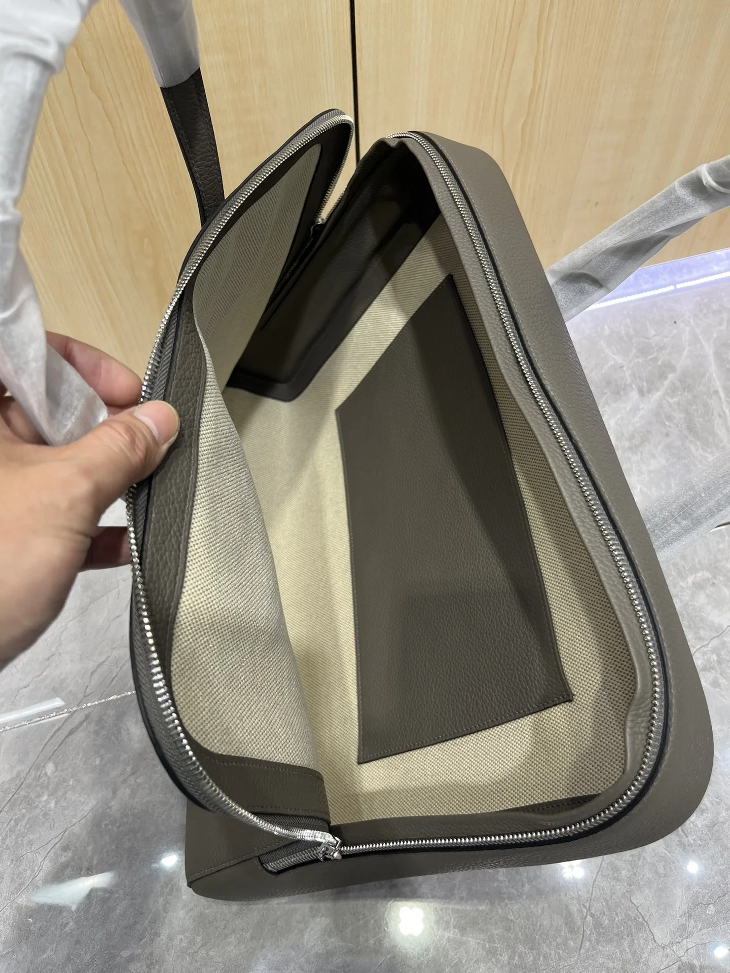 HERMES Men's Messenger Bag 38.29.6 Cowhide Leather - Image 5