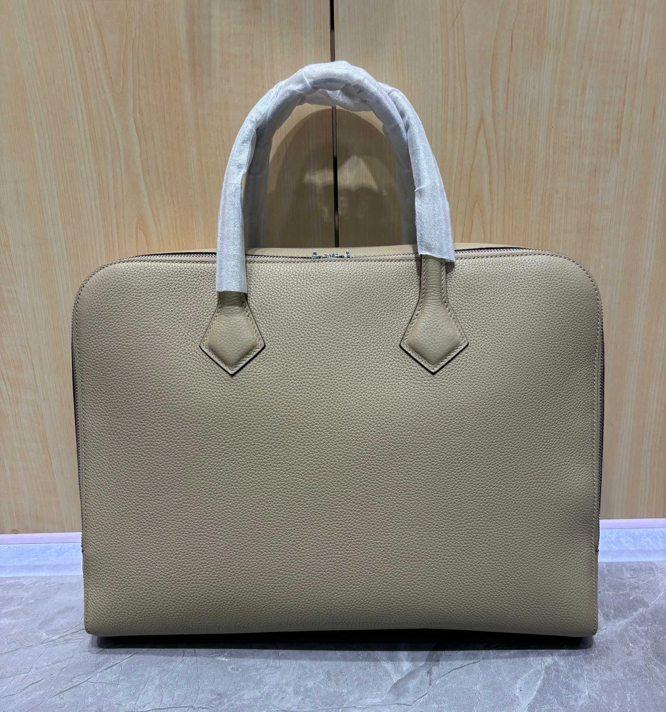 HERMES Men's Messenger Bag 38.29.6 Cowhide Leather