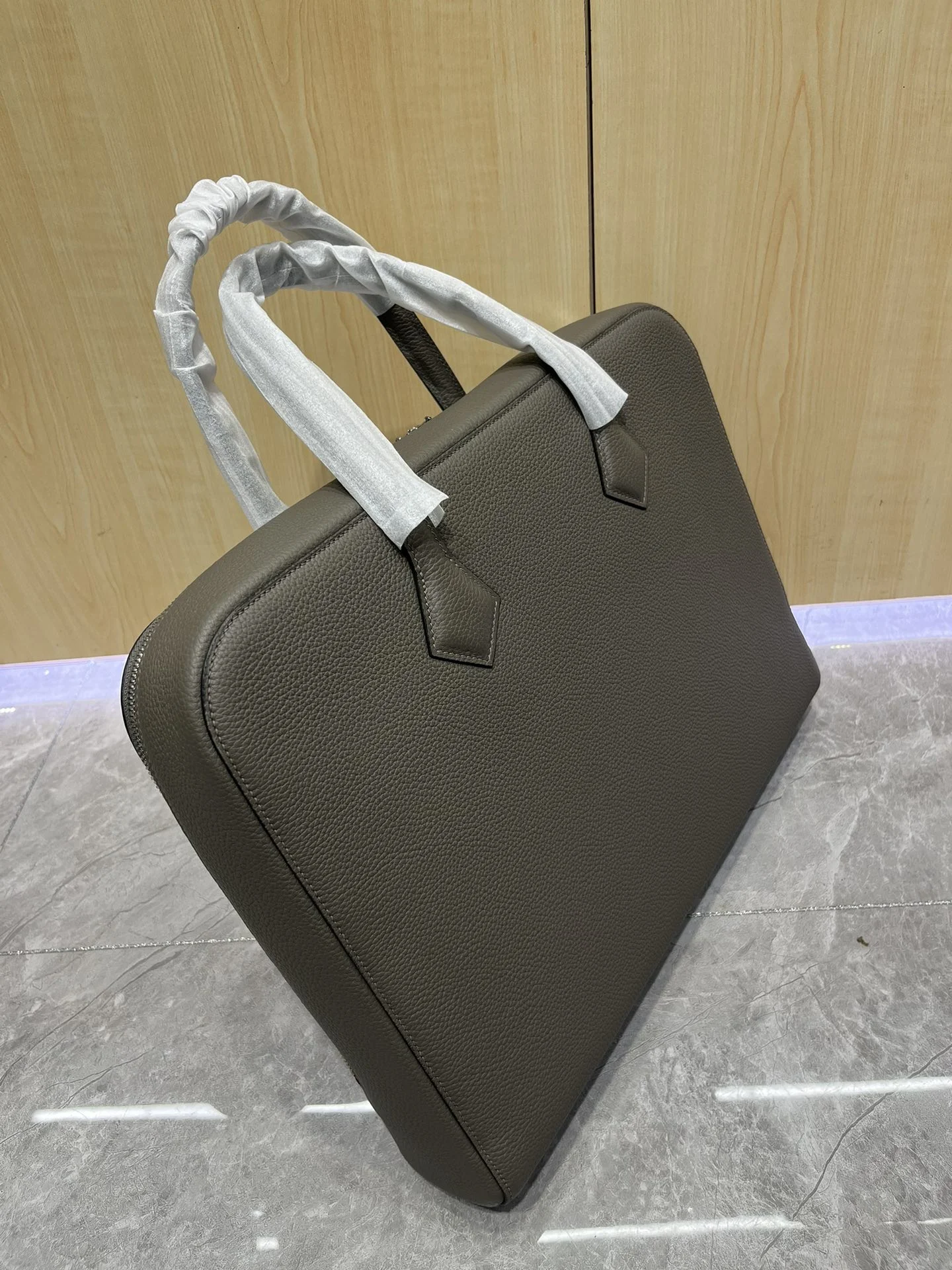 HERMES Men's Messenger Bag 38.29.6 Cowhide Leather - Image 4