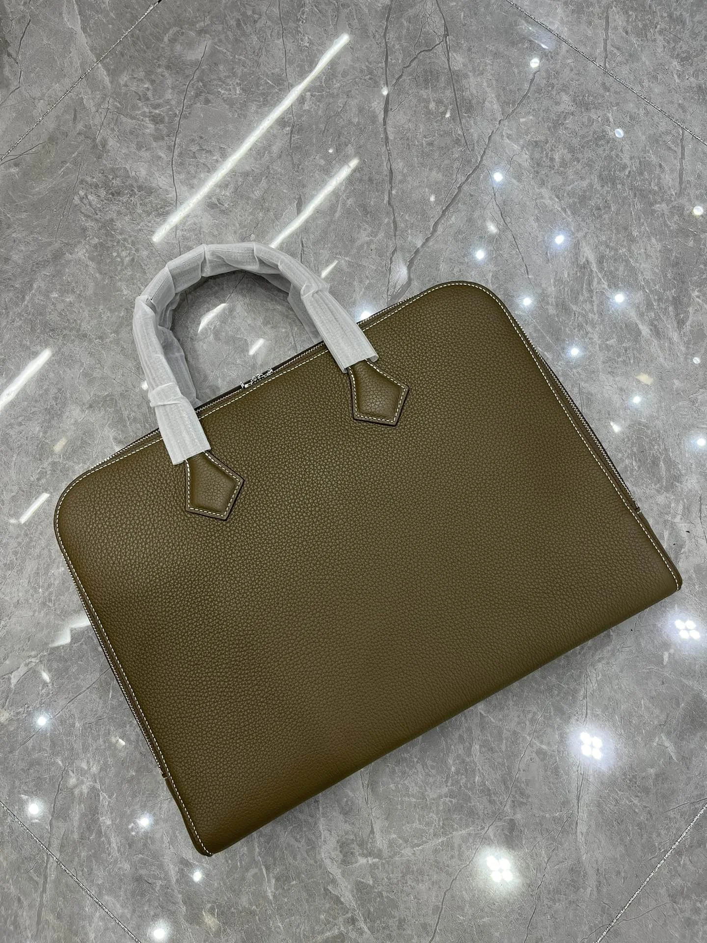 HERMES Men's Messenger Bag 38.29.6 Cowhide Leather - Image 4