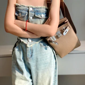 High Style, Easy to Catch the Eye at Fashionable Occasions.