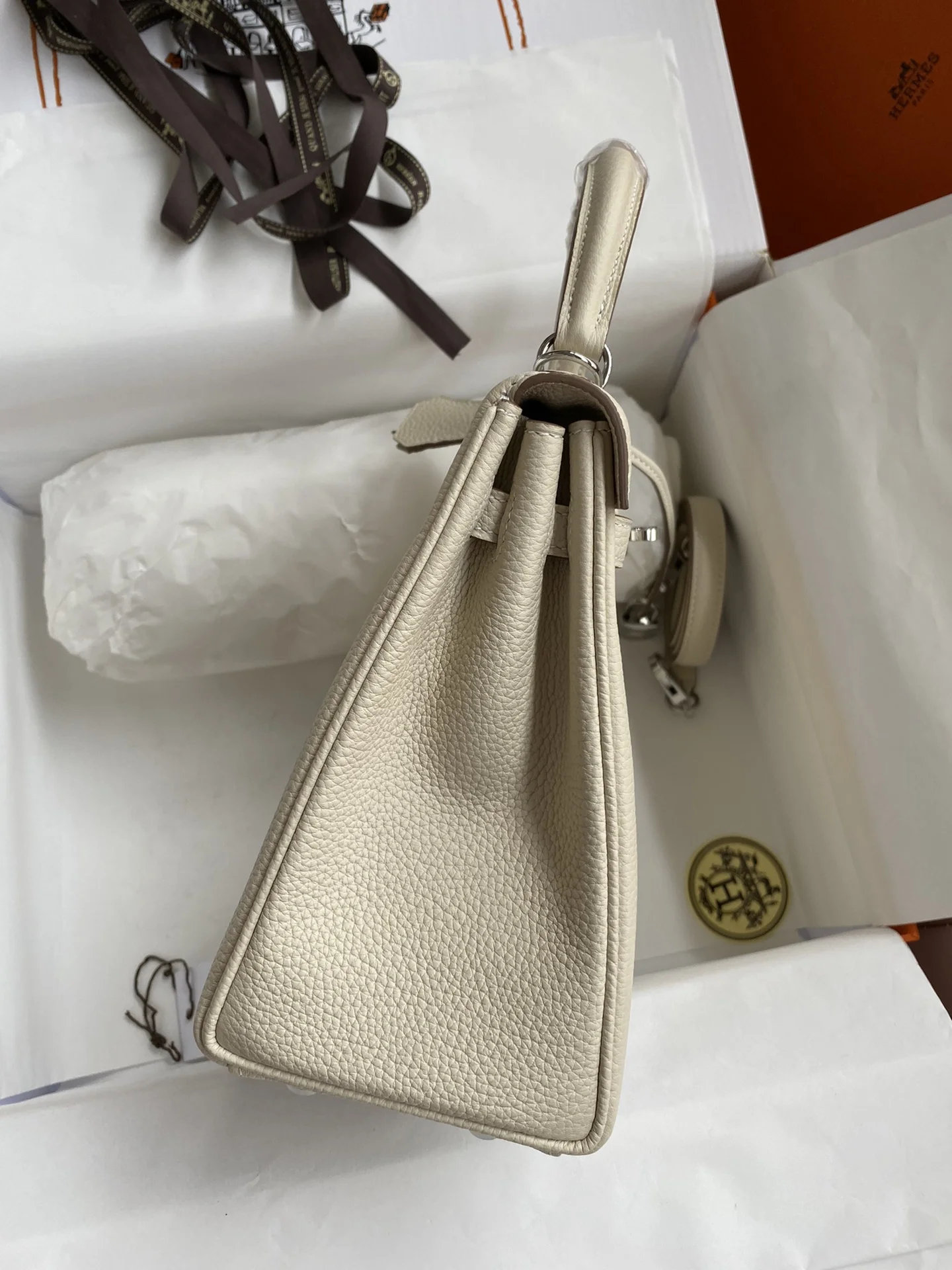HERMES Kelly 25cm Togo Leather Milk White Silver Hardware - Image 5