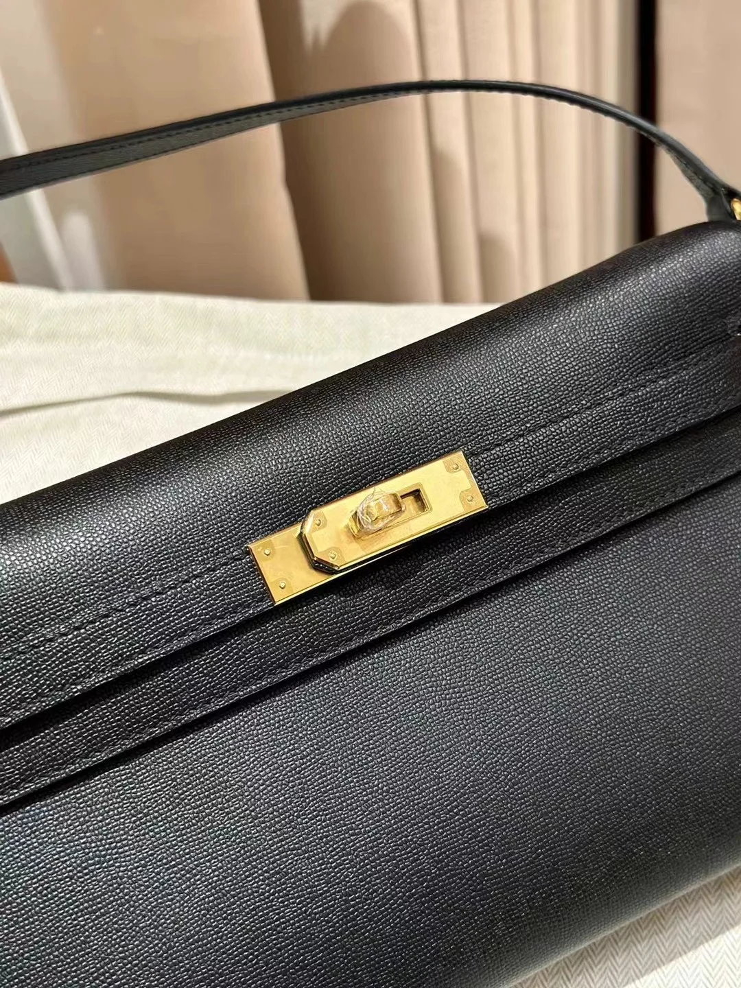 HERMES Kellyelan 27cm Madame Black Gold Hardware - Image 5