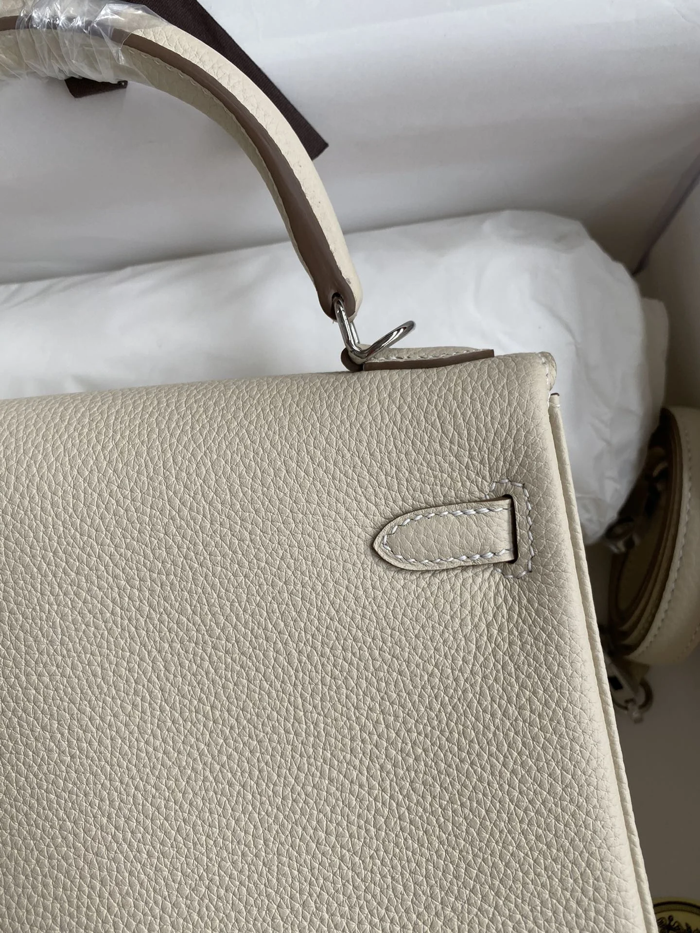 HERMES Kelly 25cm Togo Leather Milk White Silver Hardware - Image 4