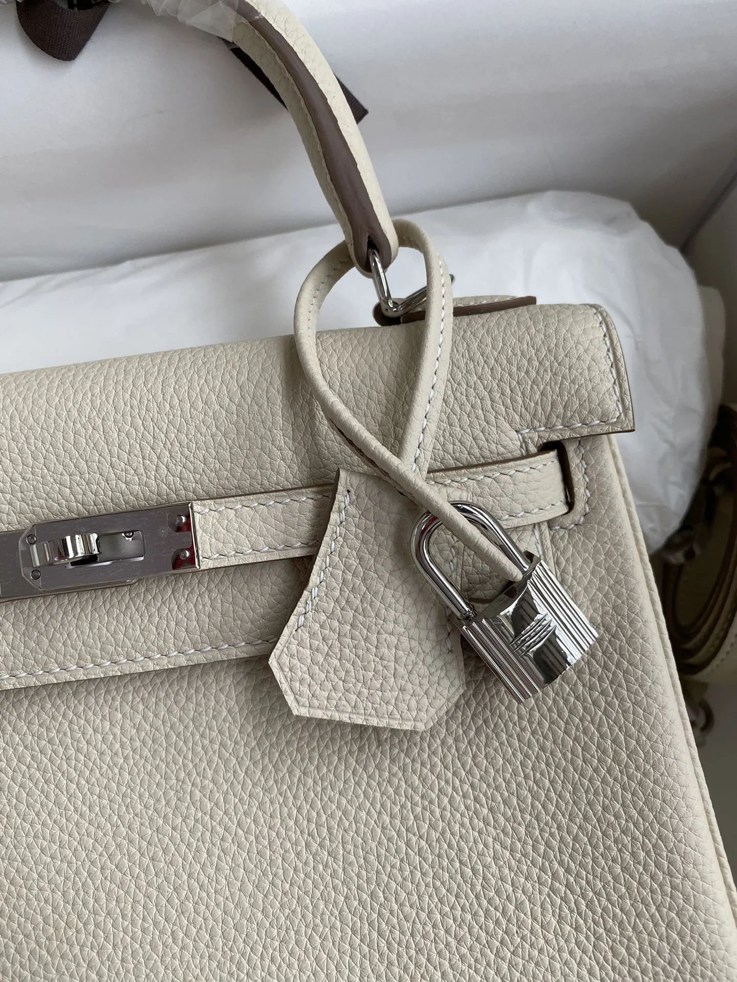 HERMES Kelly 25cm Togo Leather Milk White Silver Hardware - Image 3