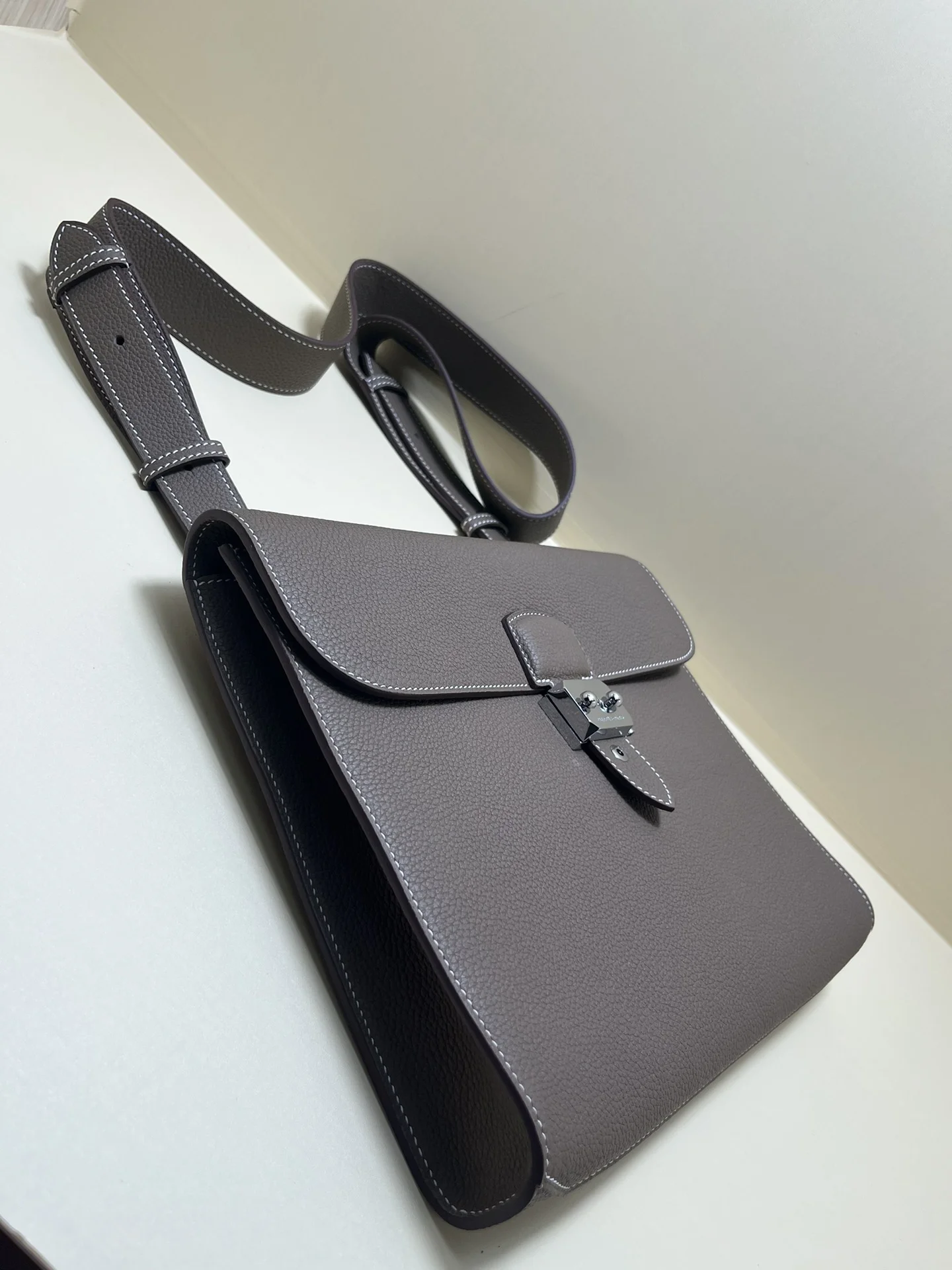 HERMES Leather Bag 28-23-5 - Image 5