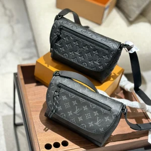 Louis Vuitton Pulse Mini Handbag Monogram, 25cm