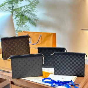 Louis Vuitton Toiletry Pouch Monogram, 24cm