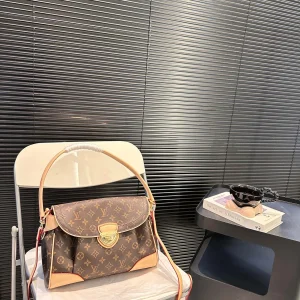 Louis Vuitton Vintage Vernis Underarm Bag, 31x21cm, Item 21156ba