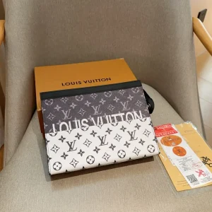 LV Toiletry Pouch Hand-drawn pattern, 27cm