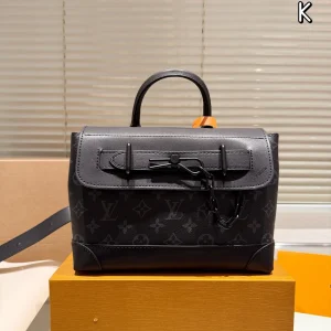 Louis Vuitton District PM Shoulder Bag, 25x19cm