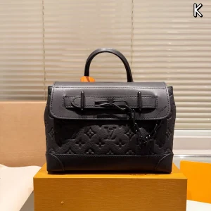 Louis Vuitton District PM Shoulder Bag, 25x19cm