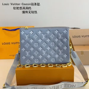 Louis Vuitton Chain Bag with Card Holder, 27*7*20cm
