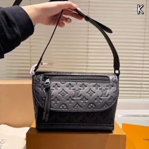 Louis Vuitton District PM Shoulder Bag, 23x18cm