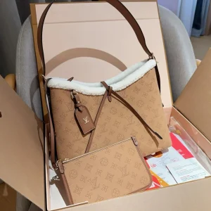 Louis Vuitton Ski Series Shearling Carryall Bag, 29cm