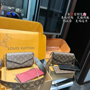Louis Vuitton 3-in-1 Pochette on Chain, 21*3*13cm