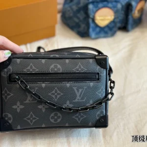 Louis Vuitton Soft Trunk Monogram Reverse, 18cm