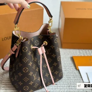 Louis Vuitton NéoNoé Bucket Bag, 21cm