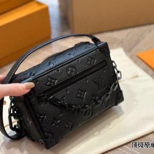 Louis Vuitton Soft Trunk Monogram Reverse, 18cm