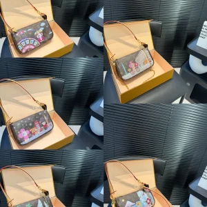 Louis Vuitton Pochette, 22x13cm, Item 1771