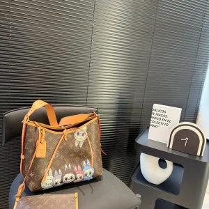 Louis Vuitton Carryall Bag, 29x25cm, Item 79099