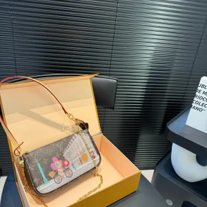 Louis Vuitton Pochette, 22x13cm, Item 1771