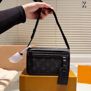 Louis Vuitton District PM Shoulder Bag, 19x11cm