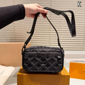Louis Vuitton District PM Shoulder Bag, 19x10cm