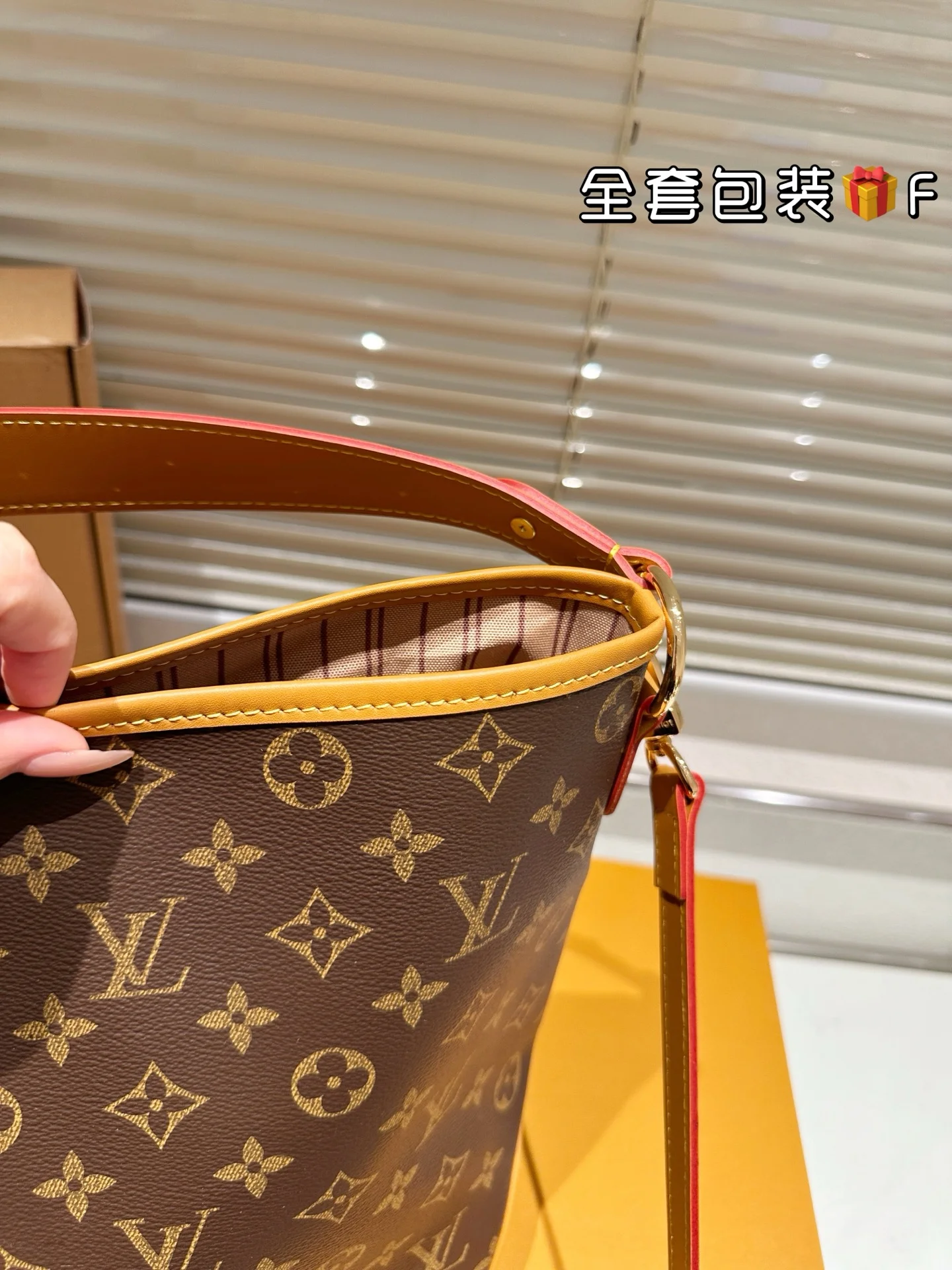 Louis Vuitton Delightful Hobo Bag, 37cm - Image 4