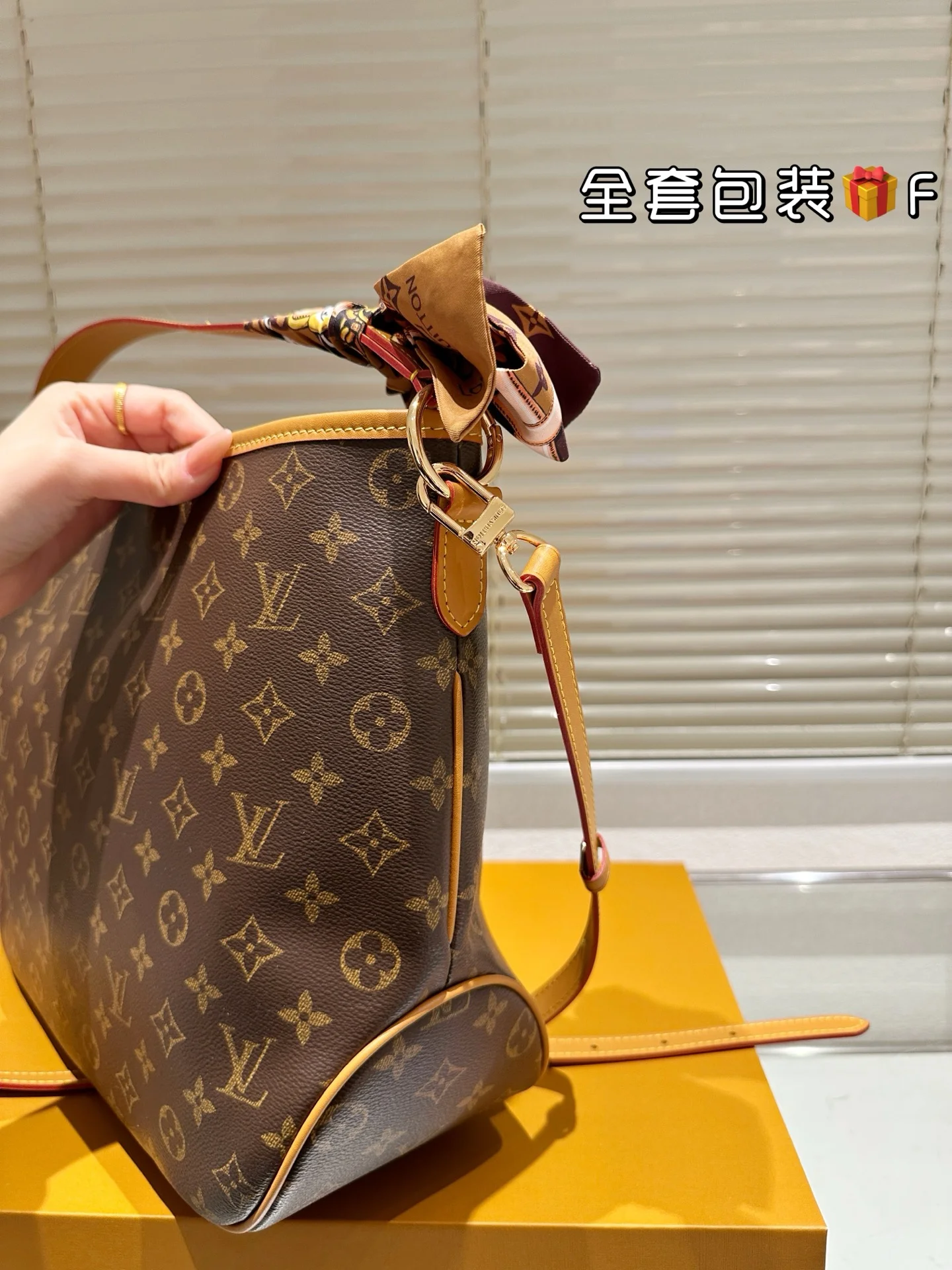 Louis Vuitton Delightful Hobo Bag, 37cm - Image 3