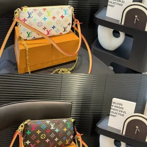 Louis Vuitton Pochette, 22x13cm, Item 1772