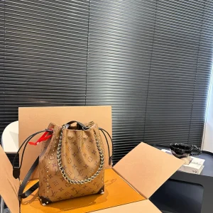 Louis Vuitton NéoNoé Bucket Bag, 2025 Early Spring Show, 22x25cm, Item 13324