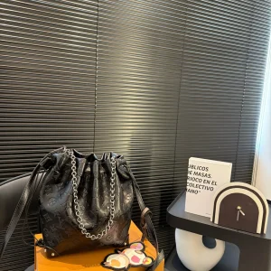 Louis Vuitton NéoNoé Bucket Bag, 2025 Early Spring Show, 20x25cm, Item 97063