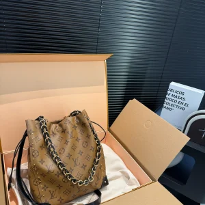 Louis Vuitton NéoNoé Bucket Bag, 2025 Early Spring Show, 22x27cm, Item 13324hy