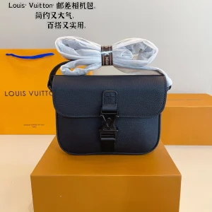 Louis Vuitton Outdoor Messenger Bag, 20*6*15cm