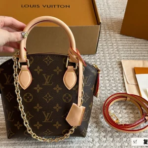 Louis Vuitton 2024 FW Women's Collection Bag, 20×23 cm