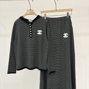 Chanel 26 Early Spring New Hooded Letter Logo Jacquard Knit Set