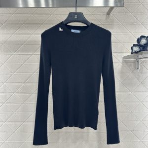 Prada 26 Early Spring New Round Neck Metal Logo Knit Top