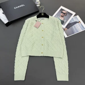 Miu Miu 26 Early Spring New Resort Check Cardigan