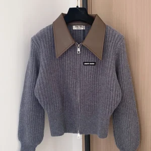 Miu Miu 26 Early Spring New Cardigan with Logo